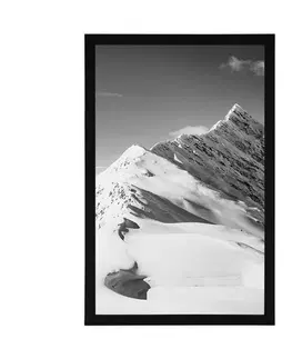 Černobílé Plakát zasněžené pohoří v černobílém provedení