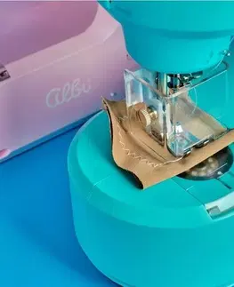 Dřevěné hračky Albi Šicí stroj modrá, 30 x 26 x 17 cm