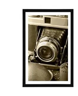 Černobílé Plakát s paspartou starý fotoaparát v sépiovém provedení