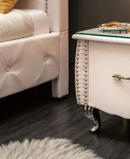 Designové a luxusní noční stolky Estila Moderní luxusní noční stolek Caledonia z ekokůže v bílé barvě 45cm