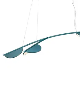 Závěsná světla FLOS FLOS Almendra Organická závěsná lampa 3fl dlouhá modrá