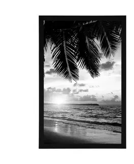 Černobílé Plakát východ slunce na karibské pláži v černobílém provedení