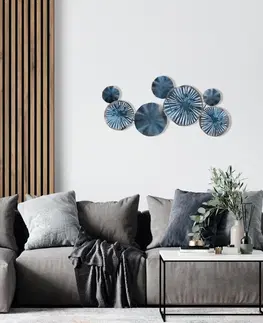 Bytové doplňky a dekorace Hanah Home Nástěnná kovová dekorace Astrid 79x35 cm modrá