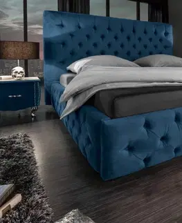 Luxusní a stylové postele Estila Moderní čalouněná modrá manželská postel Kreon s Chesterfield prošíváním na matraci 160x200cm