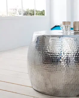 Designové a luxusní konferenční stolky Estila Moderní designový konferenční stolek Hammerblow-Optik 60cm stříbrný