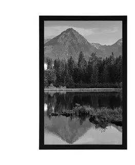 Černobílé Plakát nádherné panorama hor u jezera v černobílém provedení