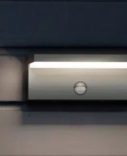 Venkovní nástěnná svítidla s čidlem pohybu Philips Philips Bustan LED venkovní nástěnné, senzor 2700K
