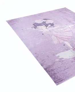 Dětské koberce Fialový dětský koberec s motivem baletky na Eiffelovke