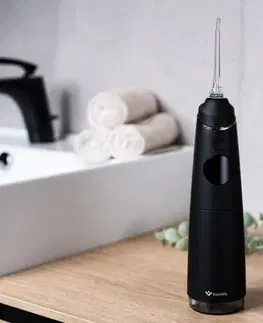 Elektrické zubní kartáčky TrueLife Mezizubní sprcha AquaFloss Compact C300, černá