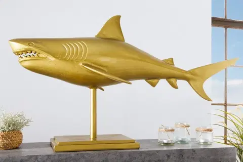 Luxusní stylové sošky a figury Estila Stylová zlatá dekorace žralok Perry z kovové slitiny na podstavci 103cm