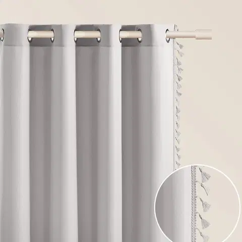 Jednobarevné hotové závěsy Světle šedý závěs Lara na stříbrných kolečkách se střapci 140 x 280 cm
