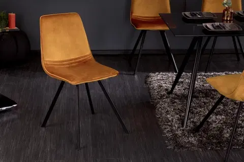 Luxusní jídelní židle Estila Industriální moderní židle Hartlepool Mustard se sametovým potahem a kovovými nožičkami 83cm