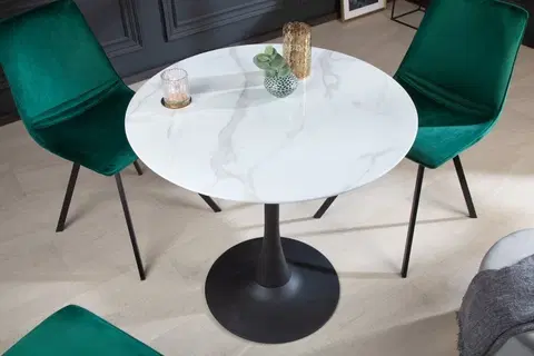 Designové a luxusní jídelní stoly Estila Art deco kulatý jídelní stůl Velma s mramorovou povrchovou deskou bílé barvy a černou podstavou 80cm