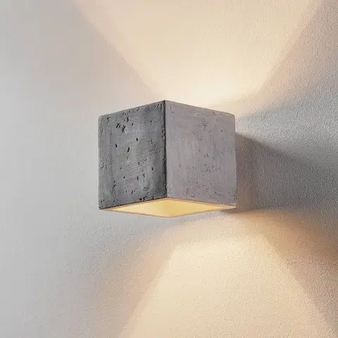 Nástěnná svítidla SOLLUX LIGHTING Nástěnné světlo Ara jako krychle z betonu
