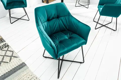Luxusní jídelní židle Estila Moderní jídelní židle Amala se sametovým tyrkysovým čalouněním a černou kovovou podstavou 83cm