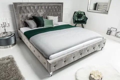 Luxusní a stylové postele Estila Chesterfield luxusní manželská postel Caledonia stříbrné barvy 190cm