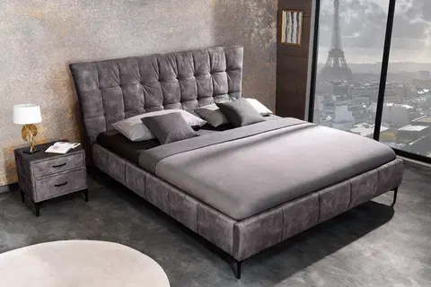 Luxusní a stylové postele Estila Designová manželská postel Velouria se sametovým čalouněním ve stylu Chesterfield tmavě šedá 180 cm
