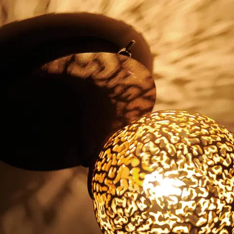 Nástěnná svítidla Paul Neuhaus Nástěnné světlo Greta s kolébkovým vypínačem