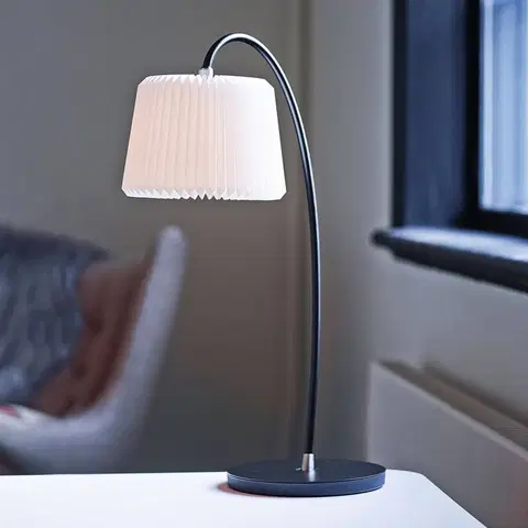 Stolní lampy LE KLINT LE KLINT Snowdrop - stolní lampa stínidlo plast
