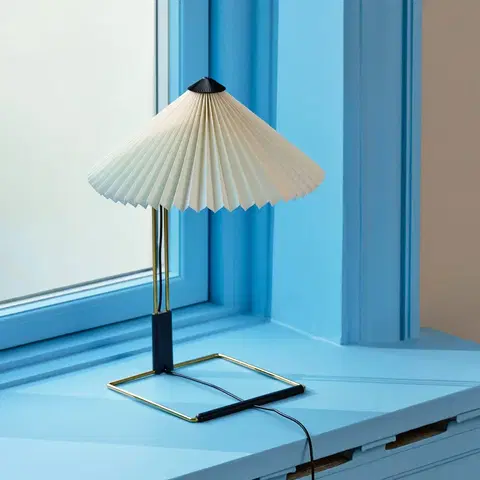 Stolní lampy na noční stolek HAY HAY Matin 300 LED stolní lampa, plisovaná, bílá