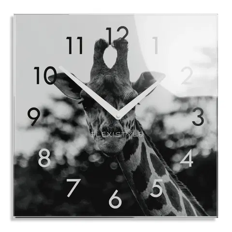 Nástěnné hodiny Dekorační černobílé skleněné hodiny 30 cm s motivem žirafy