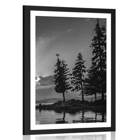 Černobílé Plakát s paspartou horské jezero v černobílém provedení