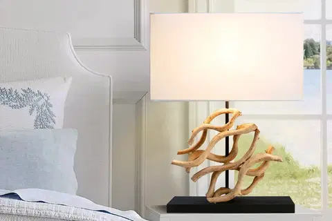 Designové a luxusní noční lampy do ložnice Estila Stolní lampa Rilyn ve venkovském stylu s dekoračním detailem z teakového dřeva a béžovým stínítkem 57 cm