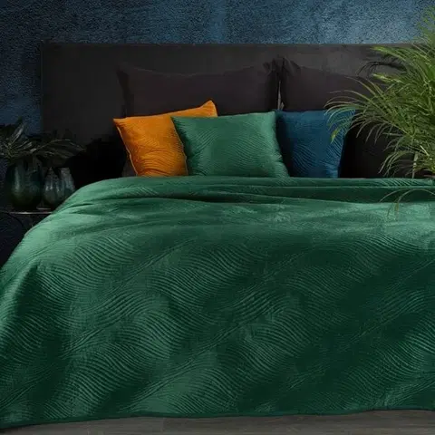 Jednobarevné přehozy na postel Kvalitní prošívaný přehoz v tmavě zelené barvě