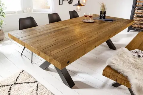 Designové a luxusní jídelní stoly Estila Industriální masivní jídelní stůl Freya s černým zkříženýma nohama z kovu 200cm