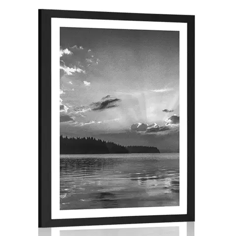 Černobílé Plakát s paspartou odraz horského jezera v černobílém provedení