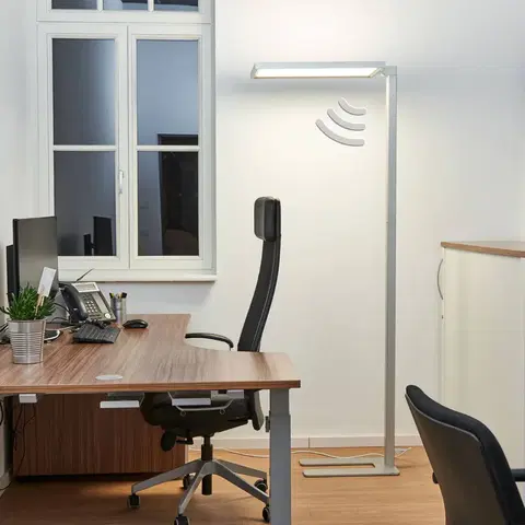 Stojací lampa Arcchio Stříbrná kancelářská LED stojací lampa Dorean