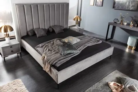 Luxusní a stylové postele Estila Moderní čalouněná manželská postel Everson v šedé barvě 160x200cm