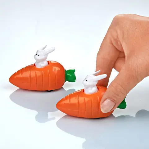 Dekorační figurky 2 mrkvová autíčka se zajíčky