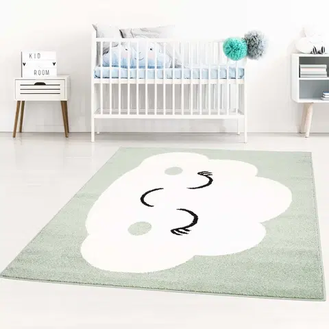Dětské koberce Pastelově zelený koberec do dětského pokoje na hraní spící mráček