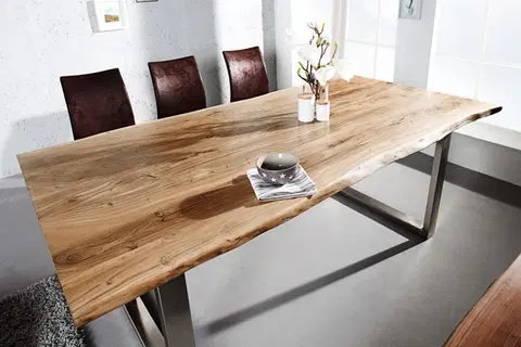 Designové a luxusní jídelní stoly Estila Industriální dlouhý jídelní stůl Mammut s masivní deskou z akácie a kovovými nohami ve stříbrné barvě 180cm