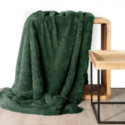 Chlupaté deky Jednobarevná chlupatá deka zelené barvy