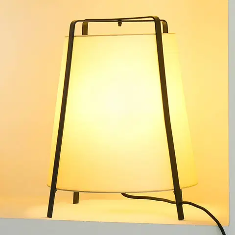 Stolní lampy FARO BARCELONA V Španělsku vyrobená stolní lampa Akane