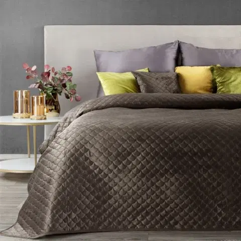 Jednobarevné přehozy na postel Elegantní jednobarevný přehoz hnědé barvy s prošíváním