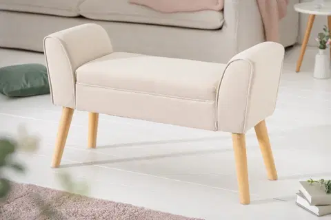 Stylové a luxusní lavice Estila Skandinávská čalouněná lavice Karen béžové barvy s dřevěnými nohami 90cm