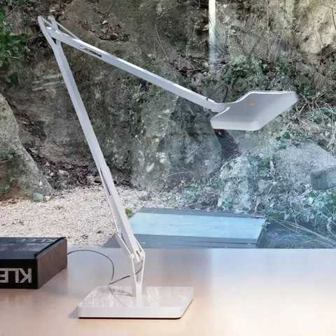 Stolní lampy FLOS FLOS Kelvin LED stolní lampa v bílé barvě