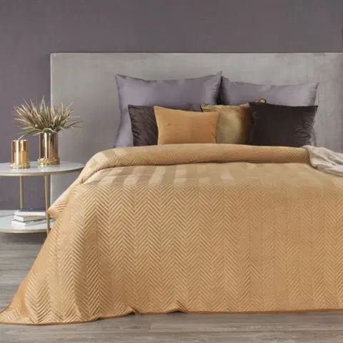 Luxusní oboustranné přehozy na postel Hnědý sametový přehoz na postel s geometrickým prošíváním