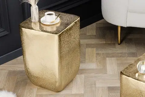 Luxusní a designové příruční stolky Estila Art deco příruční stolek Tepanya z kovu zlatý 45cm