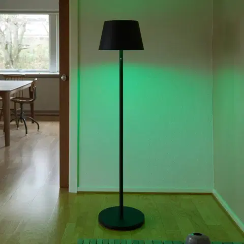Venkovní osvětlení terasy LOOM DESIGN LOOM DESIGN LED dobíjecí stojací lampa Modi, CCT, RGB, černá