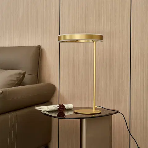 Stolní lampy Lucande Stolní lampa Lucande LED Yekta, 3stupňová, mosazná barva