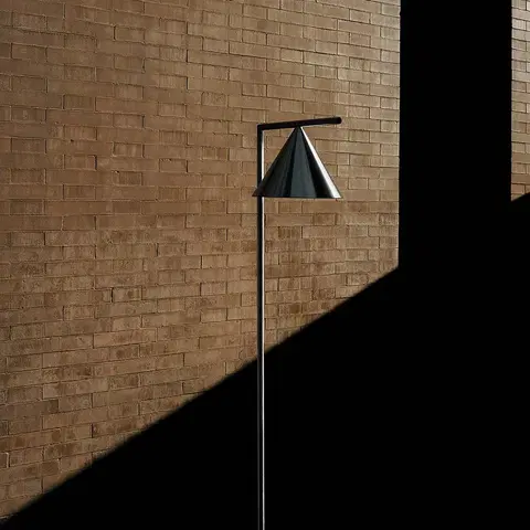 Venkovní osvětlení terasy FLOS FLOS Captain Flint stojací lampa 2 700 K černá