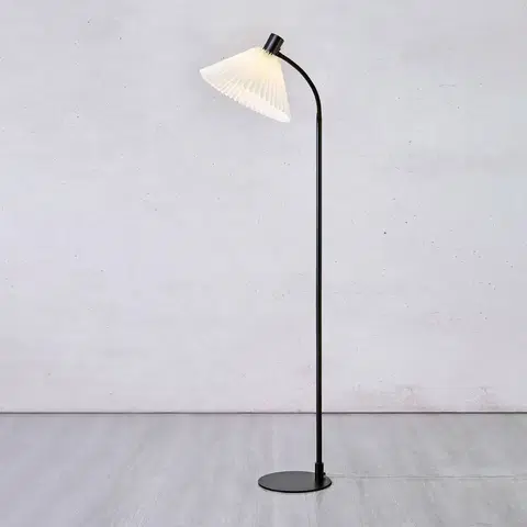 Stojací lampy Markslöjd Textilní stojací lampa Mira, černá