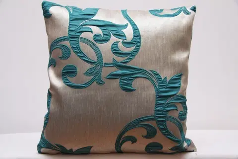 Dekorační povlaky na polštáře Luxusní krémový povlak na polštář s ornamenty tyrkysové barvy k přehozu