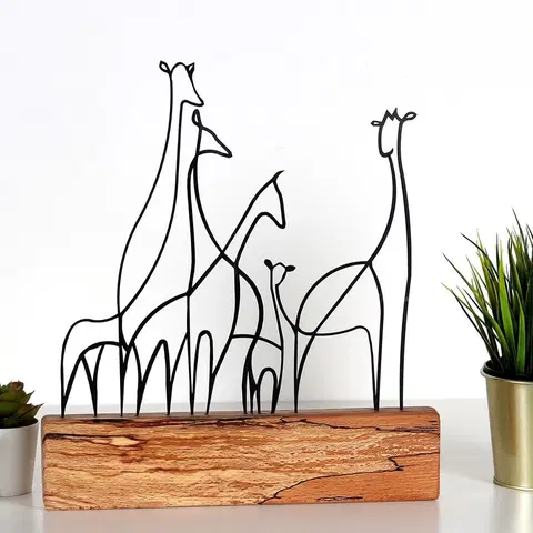  Hanah Home Kovová dekorace Giraffe Family 35 cm černá