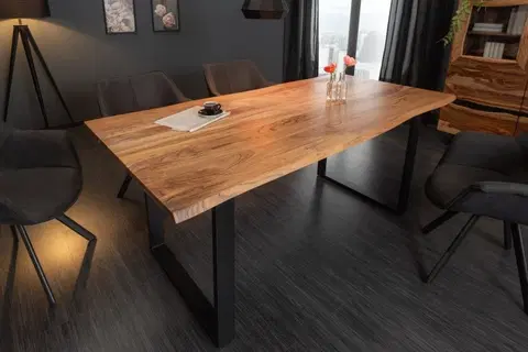 Designové a luxusní jídelní stoly Estila Industriální masivní jídelní stůl Mammut z hnědého akáciového dřeva na černých kovových nohách 160cm