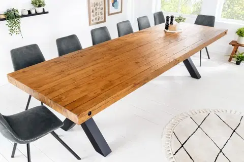 Designové a luxusní jídelní stoly Estila Industriální jídelní stůl Freya z masivního dřeva s černým zkříženýma nohama z kovu 300cm